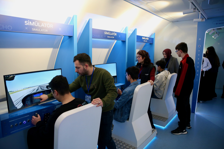 Emekli uçak 'bilim merkezi' olarak havacılık meraklılarını ağırlıyor